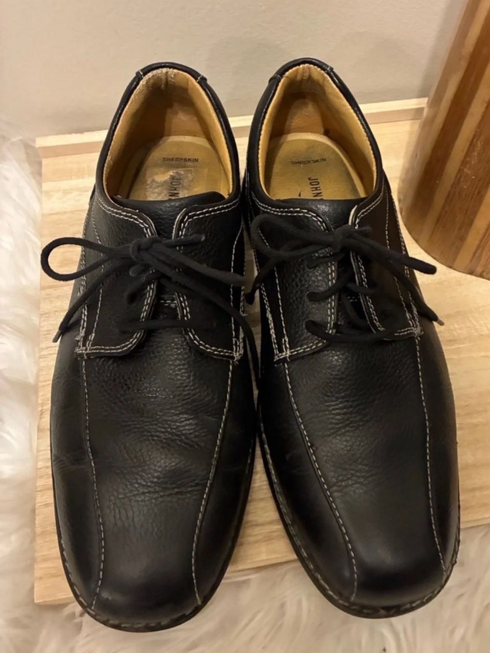 Johnston & Murphy Black Leather Lace-Up Derby Shoes with White Stitching